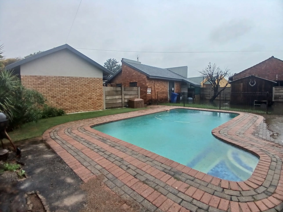 3 Bedroom Property for Sale in Lourenspark North West